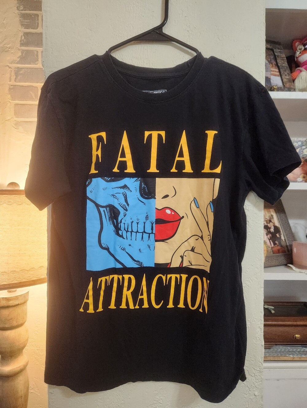 Fatal Attraction Brooklyn Vertical Short Sleeve T-shirt Size  Meduim